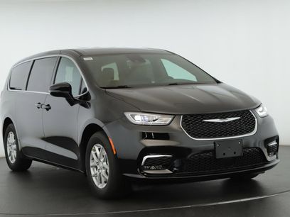 New 2026 Chrysler Pacifica Select