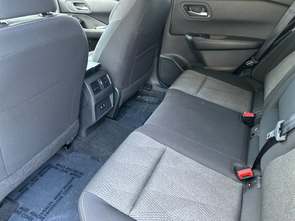 Used 2025 Nissan Rogue SV FWD image 11