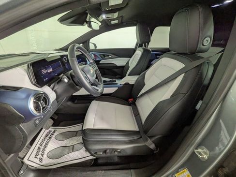 Certified 2025 Chevrolet Equinox EV LT w/ Convenience Package image 20