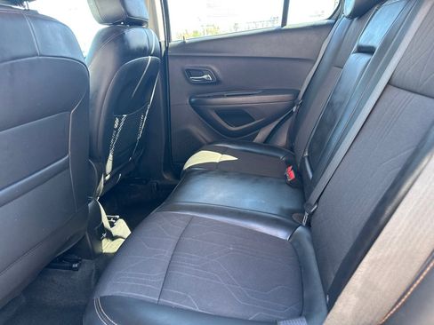 Used 2019 Chevrolet Trax LT w/ LT Convenience Package image 16