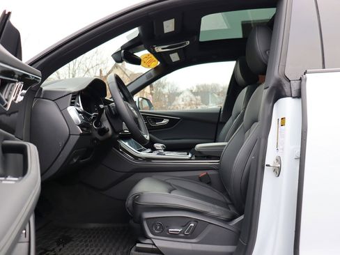 Used 2025 Audi Q8 Prestige w/ Prestige Package image 12