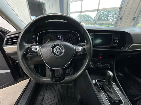 Used 2020 Volkswagen Jetta SE FWD image 15