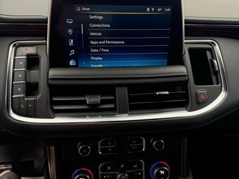 Used 2022 Chevrolet Suburban High Country image 12