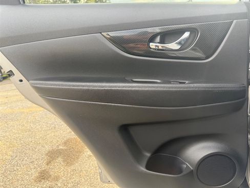 Used 2019 Nissan Rogue SL w/ Premium Package image 37