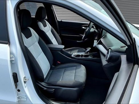 Used 2026 Chevrolet Trax LS w/ LS Convenience Package FWD image 27