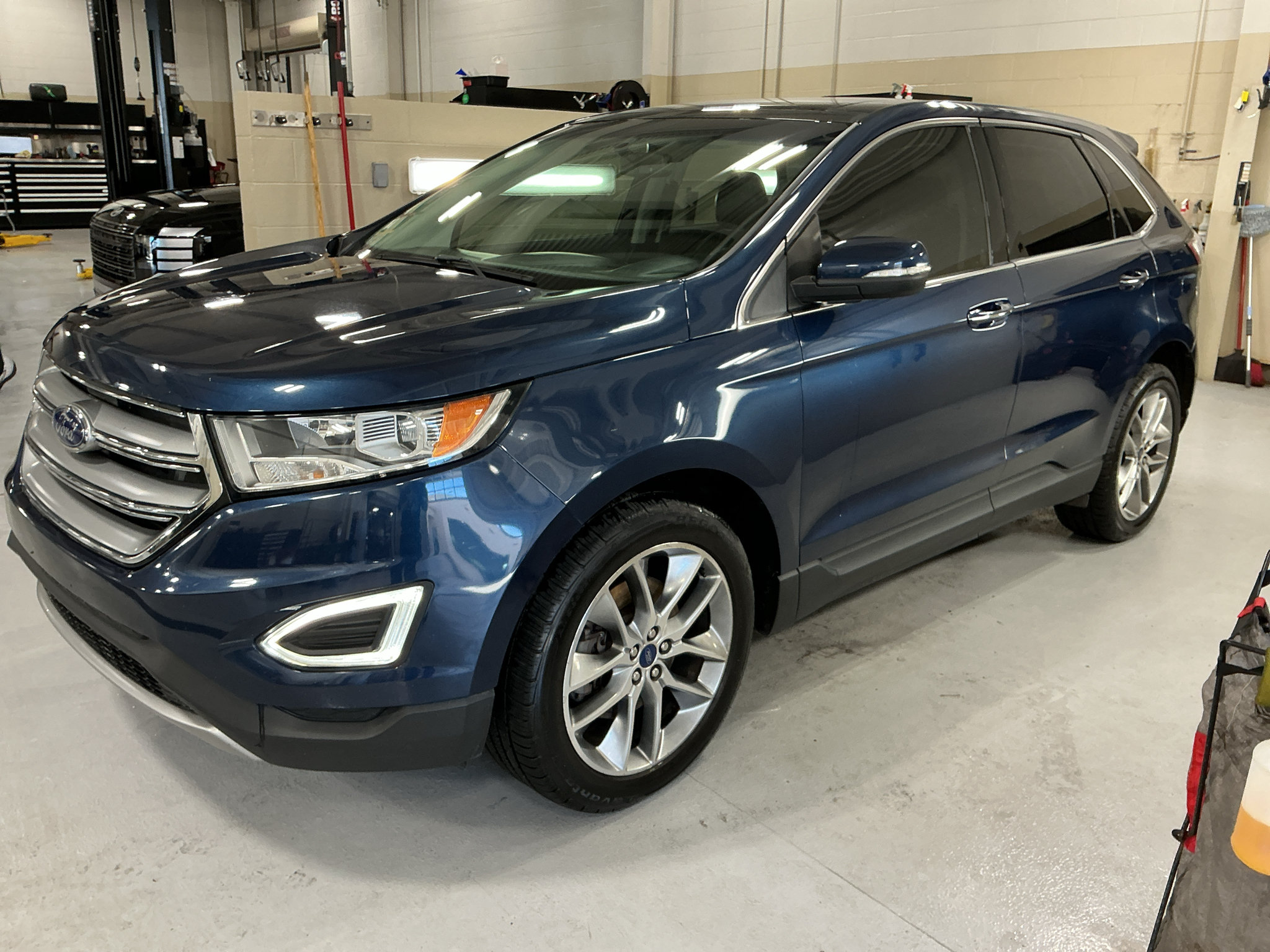 Used 2017 Ford Edge Titanium w/ Equipment Group 301A AWD/4WD image 9