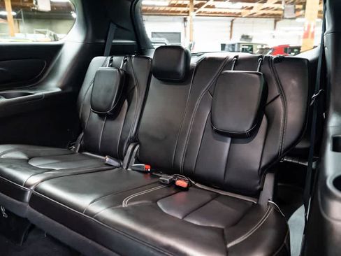 Used 2025 Chrysler Pacifica Select FWD image 26