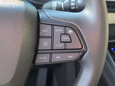 Used 2025 Toyota Sienna LE w/ LE Plus Package image 25