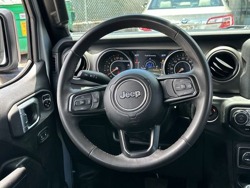 Used 2023 Jeep Gladiator Sport AWD/4WD image 18