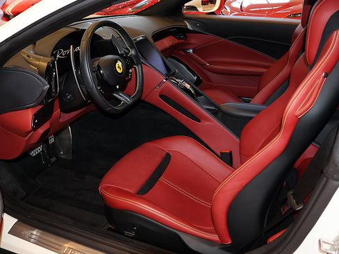 Used 2021 Ferrari Roma RWD image 4