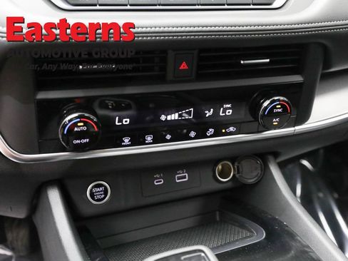 Used 2023 Nissan Rogue SV AWD/4WD image 20