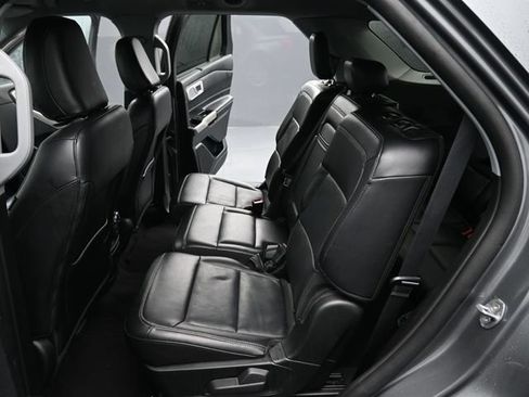 Used 2023 Ford Explorer Limited image 13