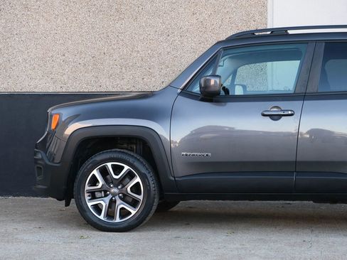 Used 2017 Jeep Renegade Latitude image 7
