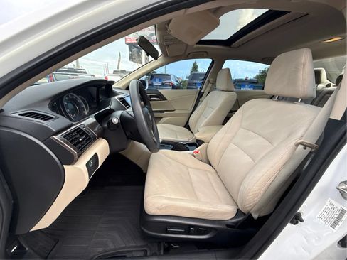 Used 2017 Honda Accord EX image 11