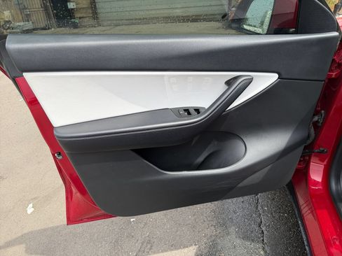 Used 2021 Tesla Model Y Long Range AWD/4WD image 19