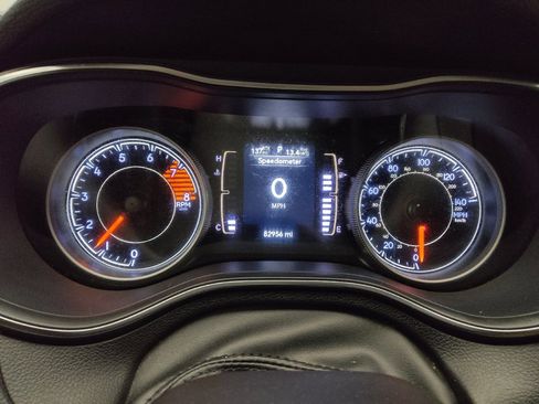 Used 2019 Jeep Cherokee Latitude Plus image 23