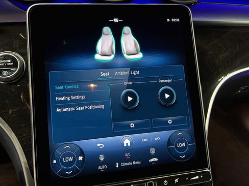 Used 2025 Mercedes-Benz C 300 4MATIC Sedan image 35