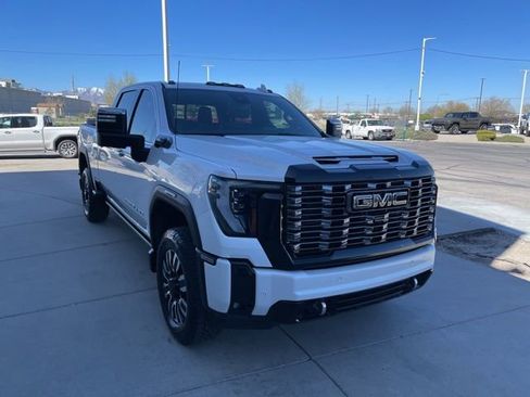 Used 2025 GMC Sierra 3500 Denali Ultimate AWD/4WD image 7