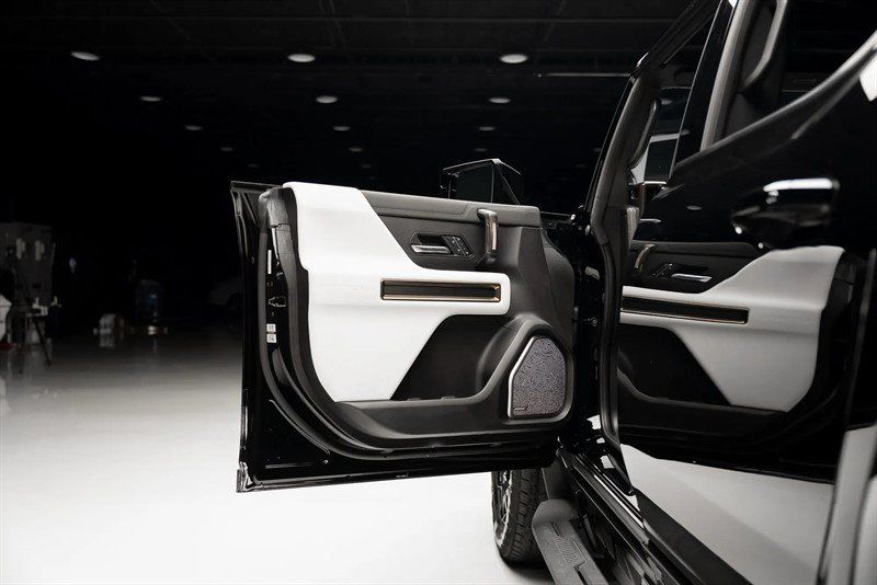 Used 2024 GMC Hummer EV 2X w/ LPO, Illumination Package AWD/4WD image 44