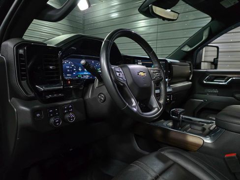 Used 2023 Chevrolet Silverado 1500 High Country w/ Technology Package image 12