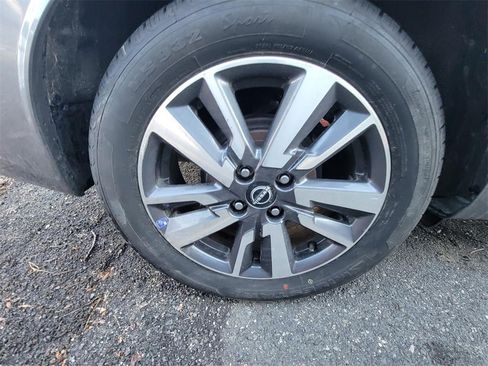 Used 2023 Nissan Versa SV image 6