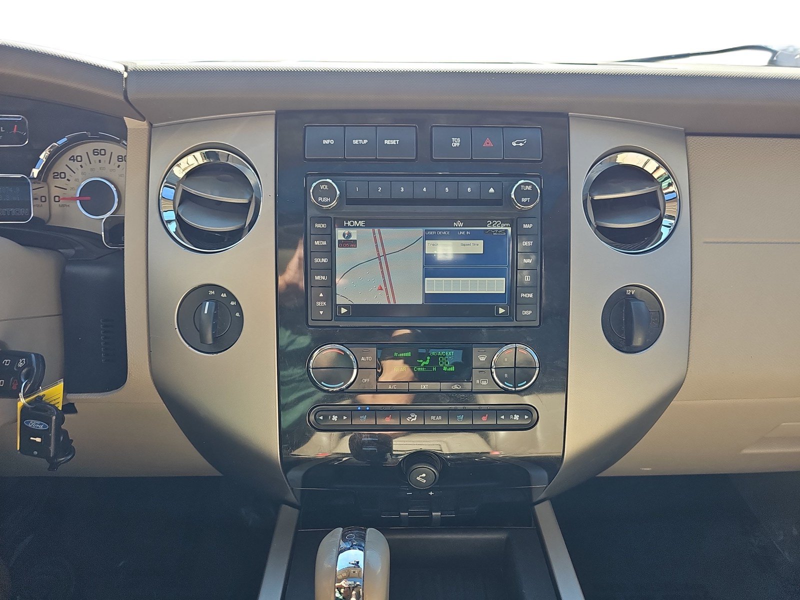 Used 2014 Ford Expedition Limited w/ Equipment Group 301A AWD/4WD image 17