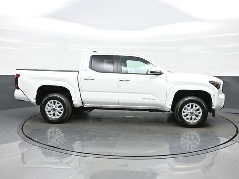 Used 2025 Toyota Tacoma SR5 image 7