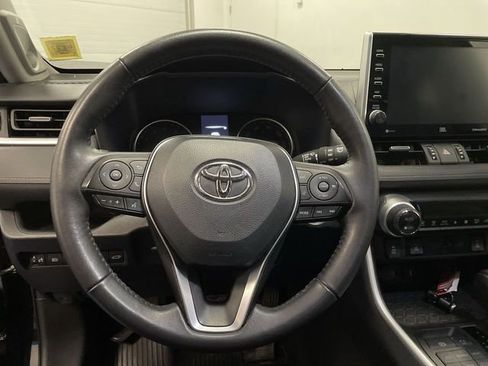 Used 2022 Toyota RAV4 XLE Premium image 14