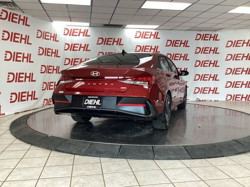 Used 2025 Hyundai Elantra Limited FWD image 7