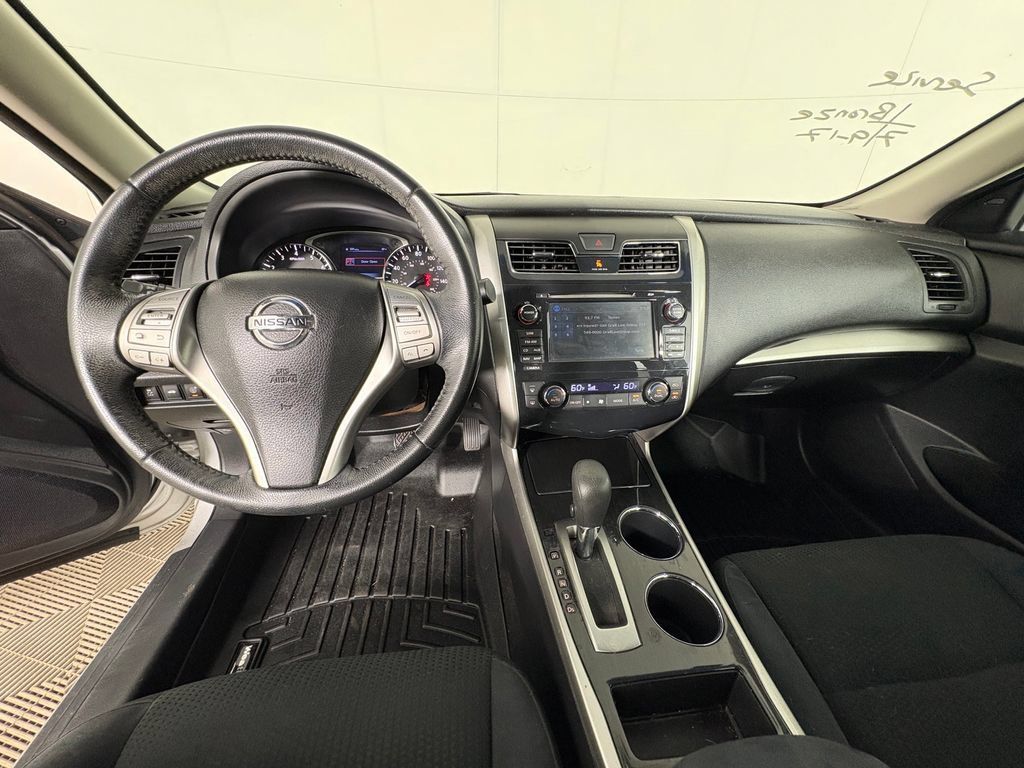 Used 2014 Nissan Altima 2.5 SV w/ Convenience Package FWD image 8