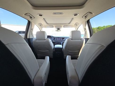 Used 2022 Buick Enclave Essence w/ Experience Buick Package FWD image 19