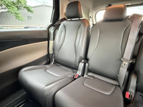 Used 2026 Kia Carnival FWD image 39