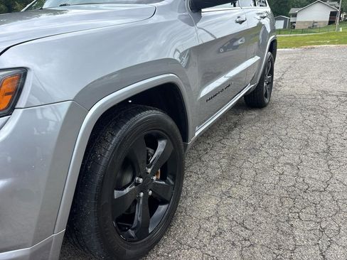 Used 2015 Jeep Grand Cherokee Altitude AWD/4WD image 5