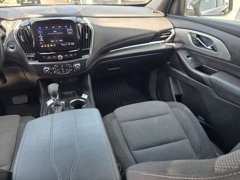 Used 2023 Chevrolet Traverse LT FWD image 12