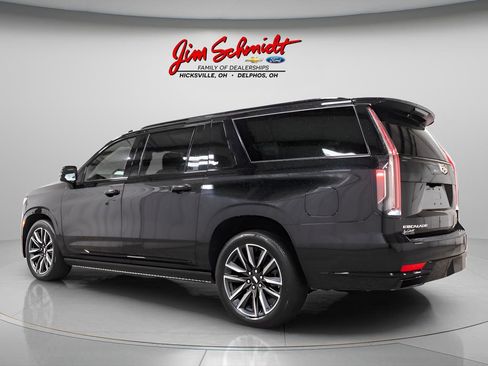 Used 2023 Cadillac Escalade ESV Sport Platinum image 4