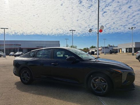 Used 2025 Kia K4 LXS image 3