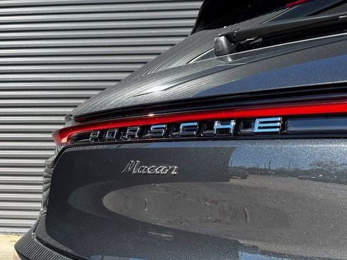 Certified 2026 Porsche Macan AWD/4WD image 27
