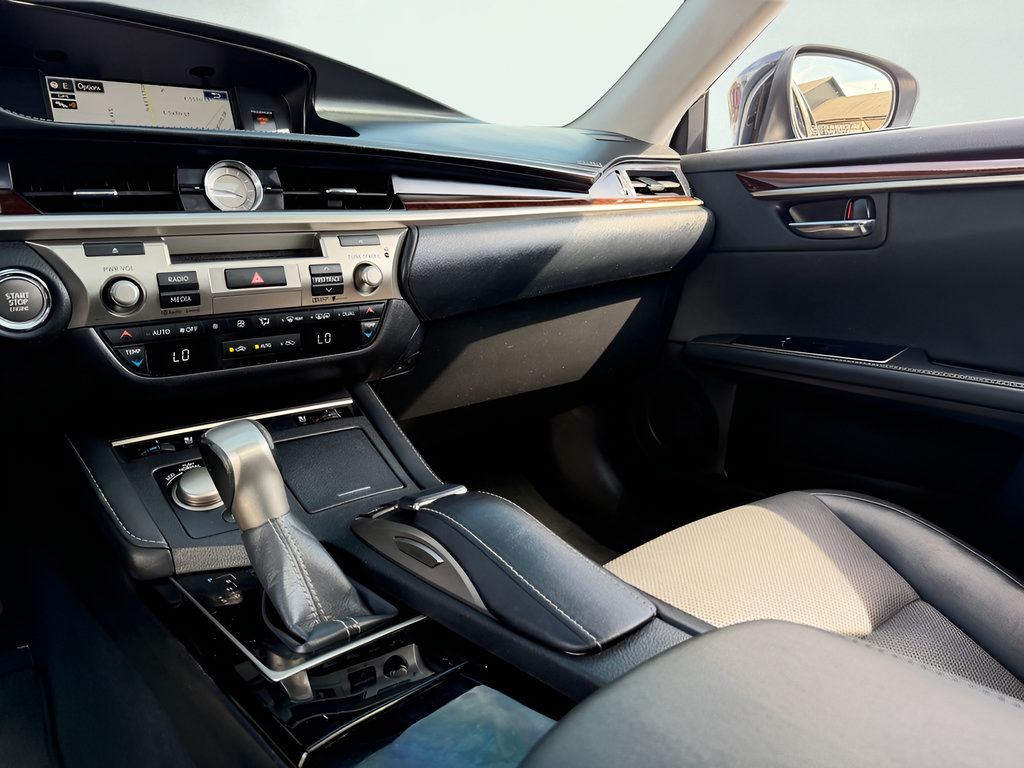 Used 2016 Lexus ES 350 w/ Navigation System Package FWD image 40