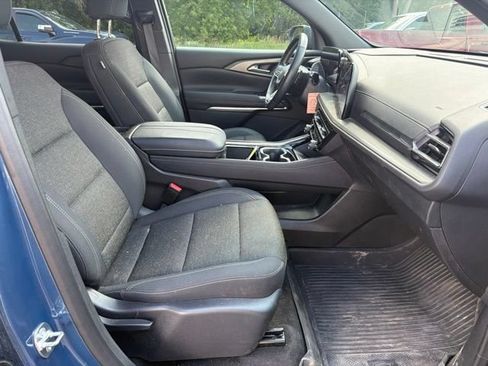 Used 2025 Chevrolet Traverse LT w/ Driver Confidence Package FWD image 16