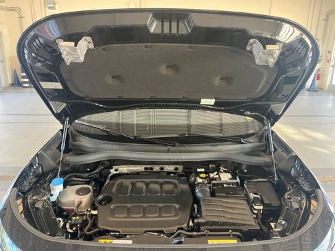 Certified 2025 Volkswagen Tiguan SEL R-Line AWD/4WD image 6