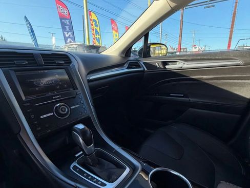 Used 2016 Ford Fusion Titanium image 21