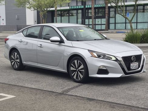 Used 2022 Nissan Altima 2.5 SV FWD image 5