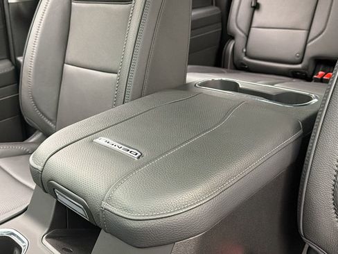 Used 2025 GMC Sierra 3500 Denali w/ Denali Reserve Package image 34