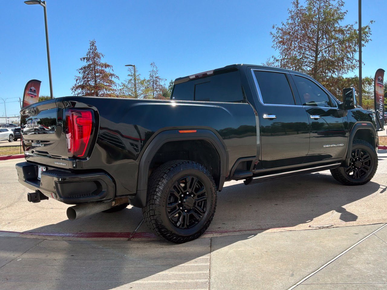 Used 2021 GMC Sierra 2500 Denali w/ Denali Black Diamond Edition AWD/4WD image 6