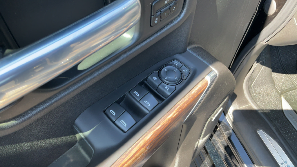 Used 2020 Chevrolet Silverado 1500 High Country w/ Technology Package AWD/4WD image 30