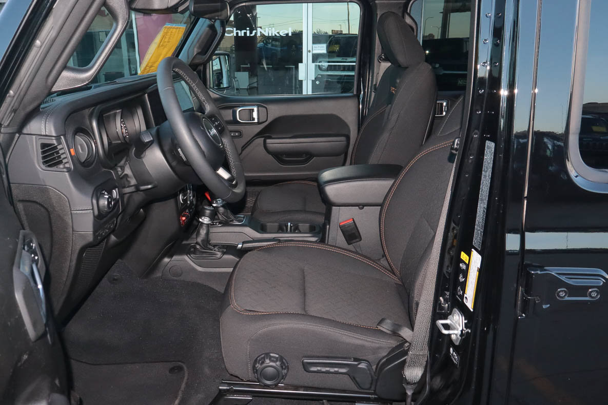 Used 2026 Jeep Gladiator Mojave AWD/4WD image 7