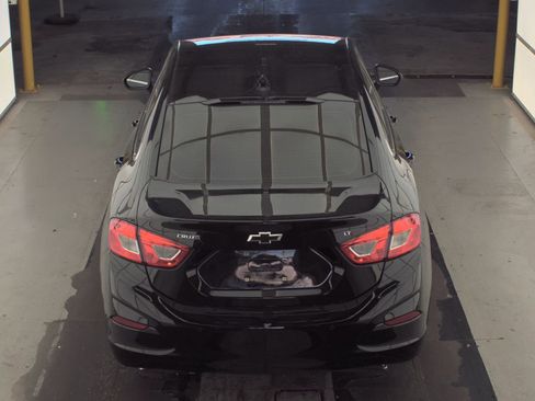 Used 2018 Chevrolet Cruze LT w/ Convenience Package image 7