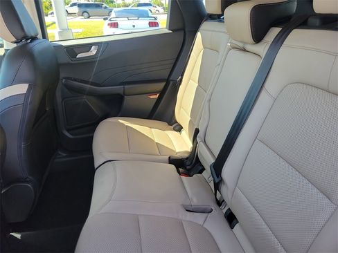 Used 2022 Ford Escape Titanium image 12