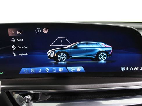 Used 2024 Cadillac Lyriq Tech RWD image 30