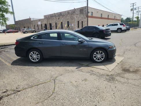 Used 2018 Chevrolet Malibu LT w/ Driver Confidence Package FWD image 10